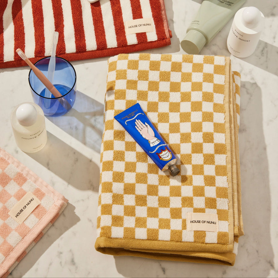 BATH TOWEL IN YELLOW CHECK